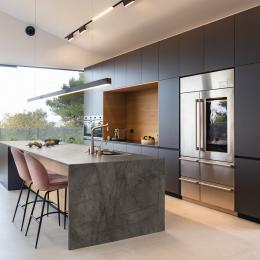 Caspio Kitchen benchtop and side panel crop